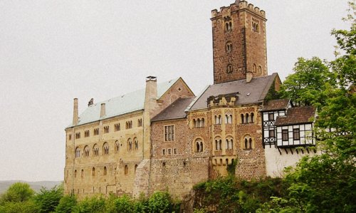 Wartburg, Eisenach, Germany (Author: Ameins at English Wikipedia / public domain / photo modified by runinternational.eu)